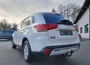 Mitsubishi Outlander 3