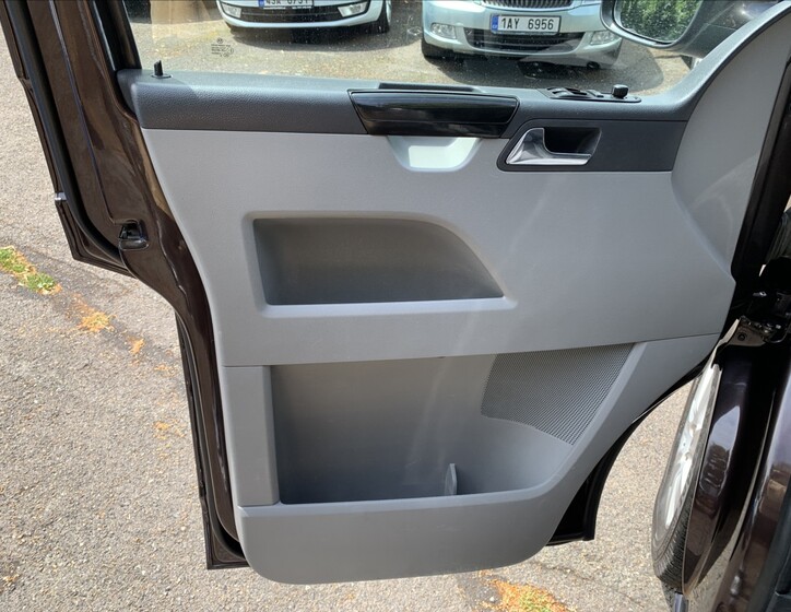 Volkswagen Caravelle 13