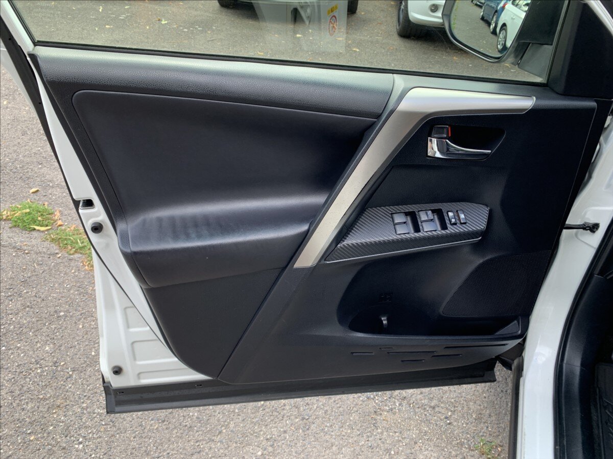 Toyota RAV4 Kombi 2,2 l 110 kw