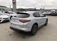 Alfa Romeo Stelvio 7