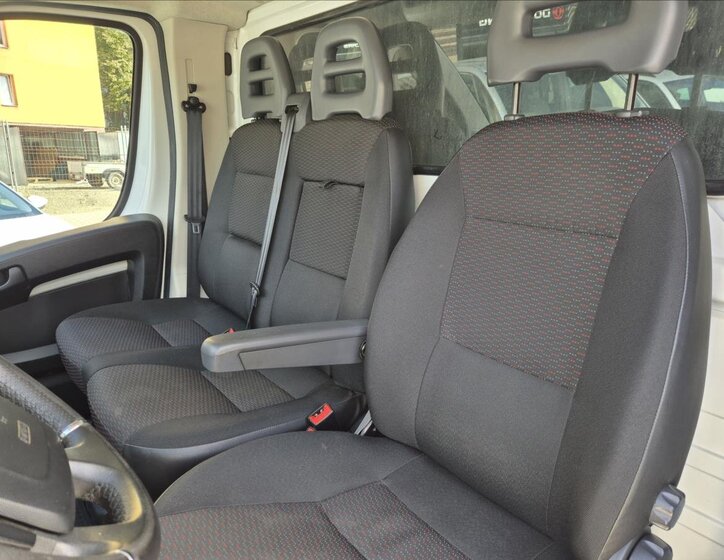 Peugeot Boxer Skříň 2,2 l 121 kw