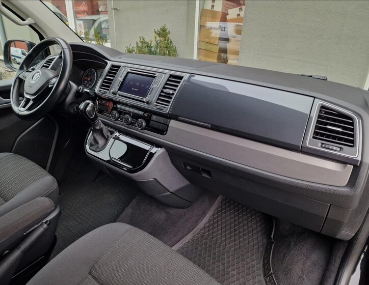 Volkswagen Multivan 13