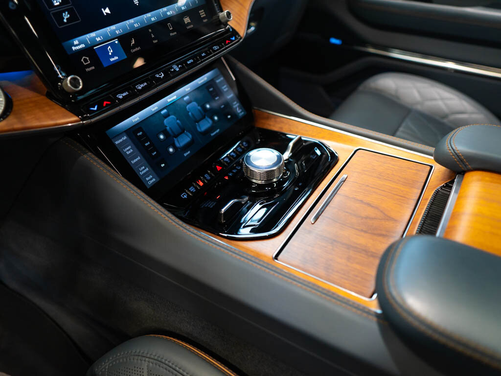 Jeep Grand Wagoneer SUV 6,4 l 351 kw