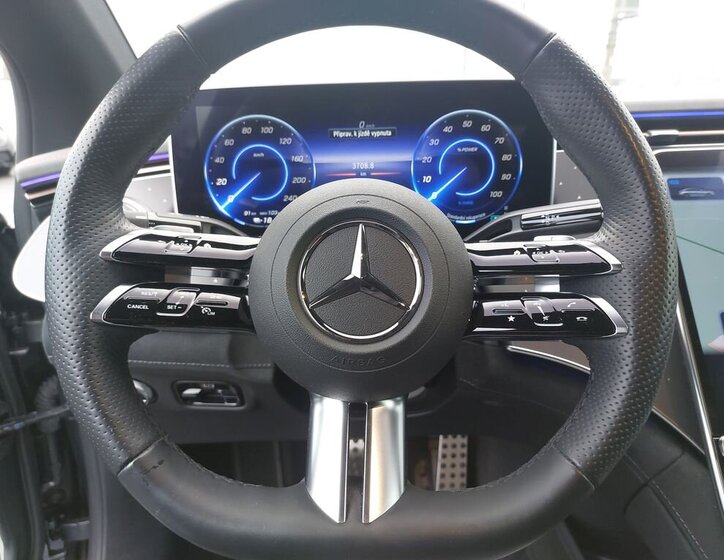 Mercedes-Benz EQE 18