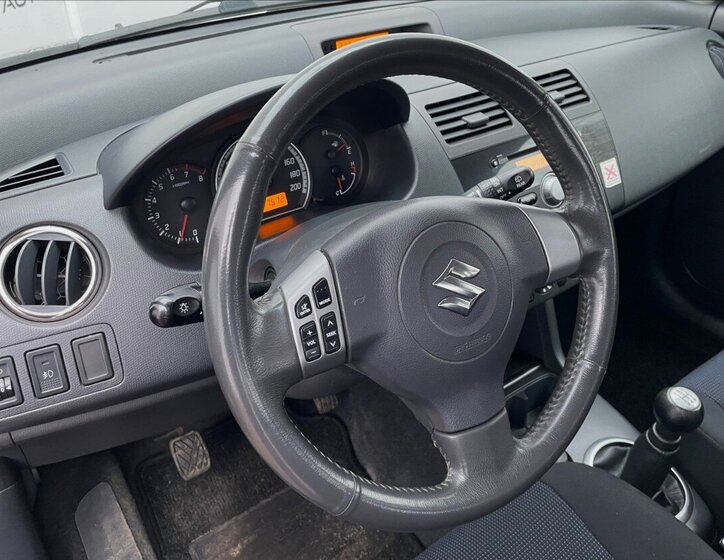 Suzuki Swift Hatchback 1,3 l 67 kw