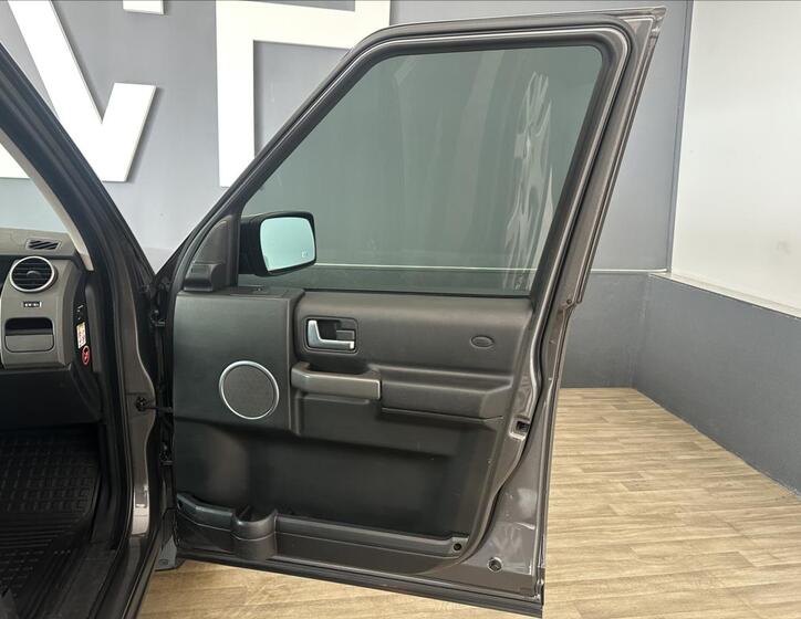 Land Rover Discovery 26