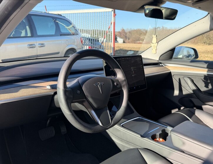 Tesla Model 3 Sedan / Limuzína 0,0 100 kw