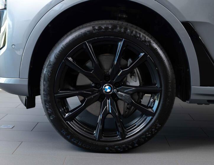 BMW X7 6