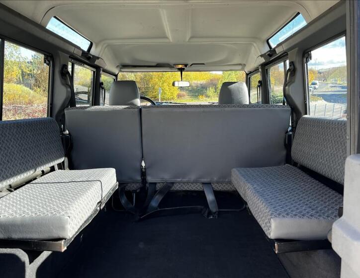 Land Rover Defender 11