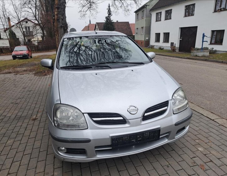 Nissan Almera Tino 2