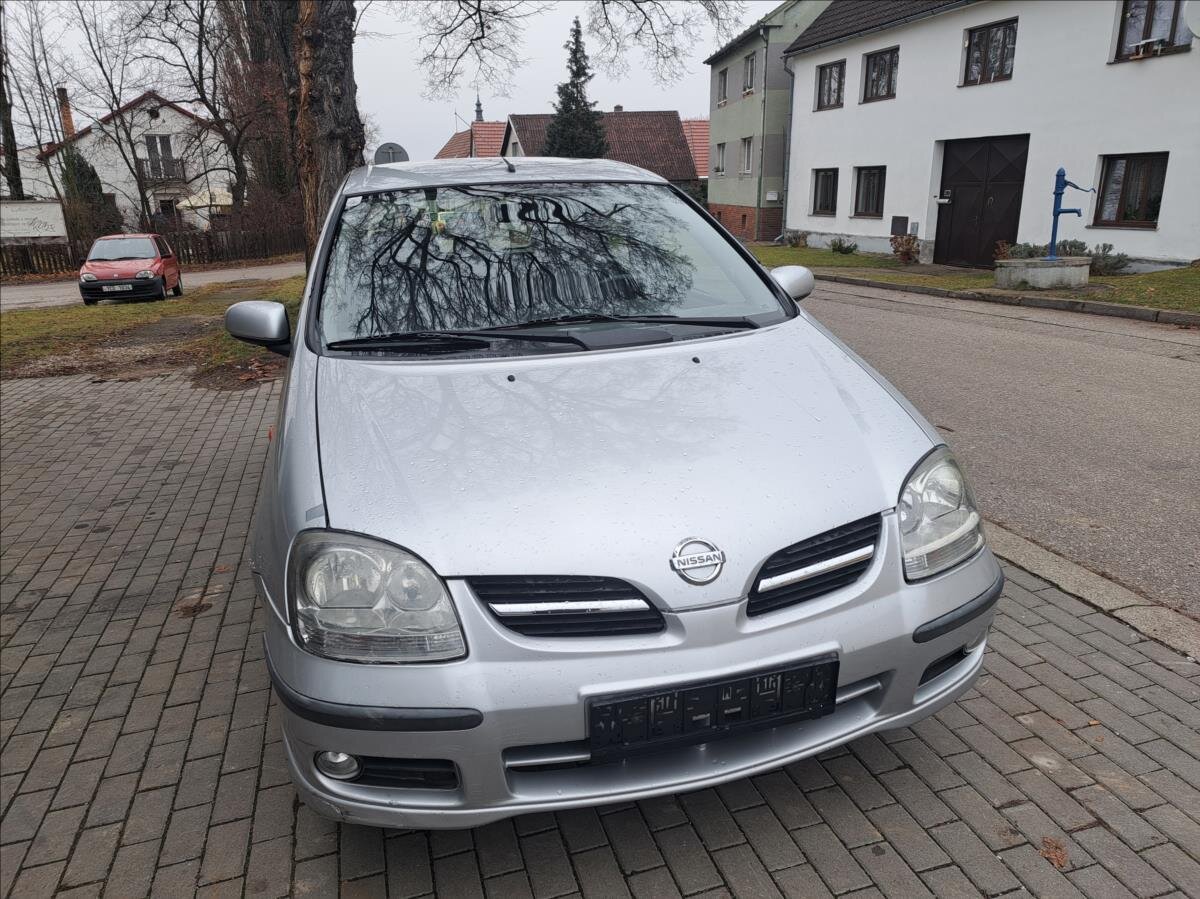 Nissan Almera Tino