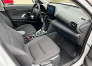 Toyota Yaris Cross 16