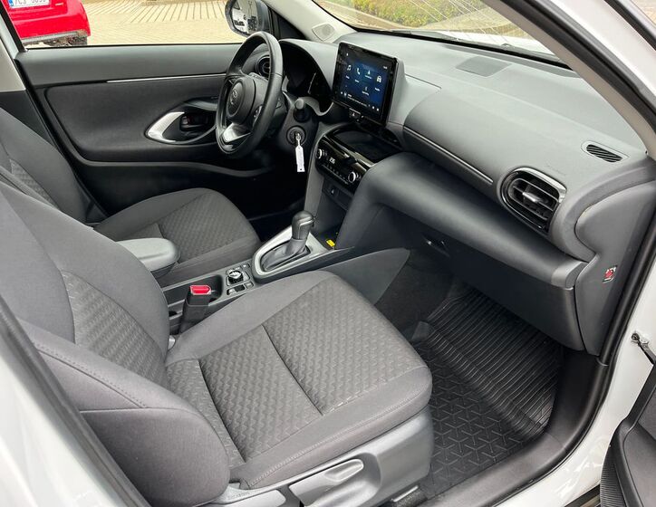 Toyota Yaris Cross 16