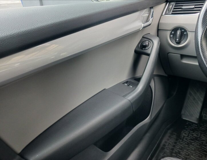 Škoda Octavia Sedan / Limuzína 1,6 l 77 kw