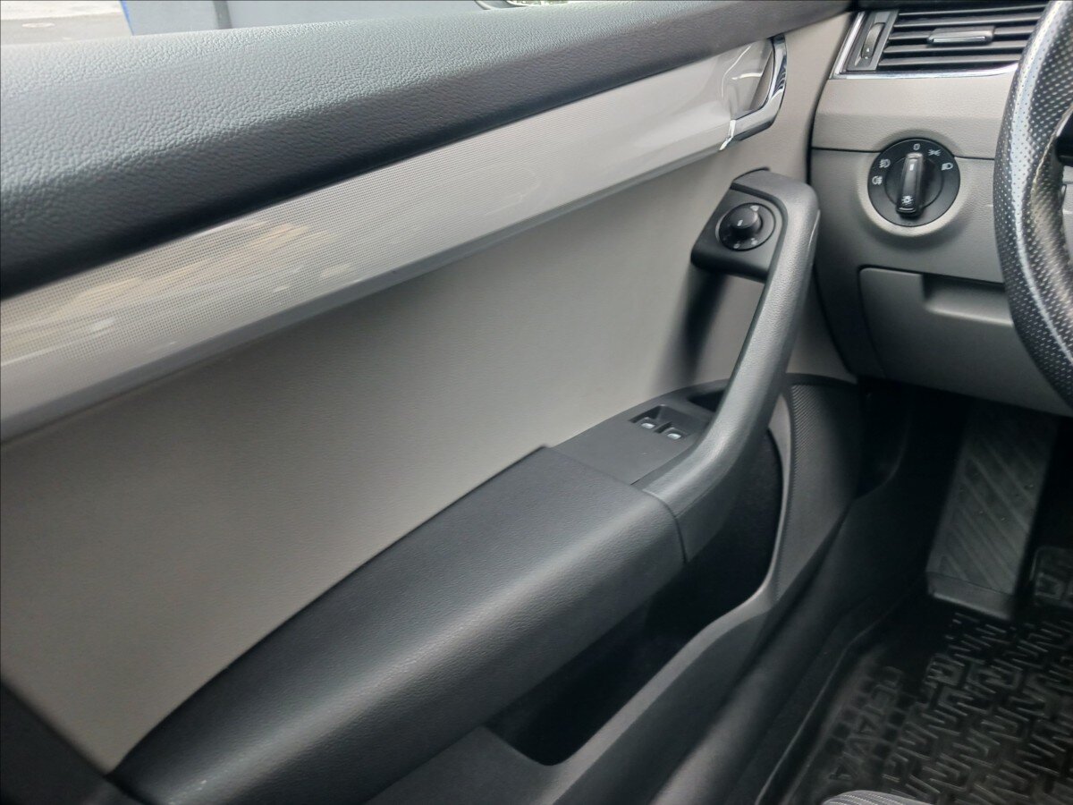 Škoda Octavia Sedan / Limuzína 1,6 l 77 kw