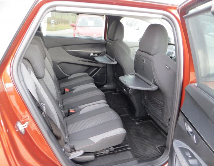 Peugeot 5008 MPV 1,2 l 96 kw