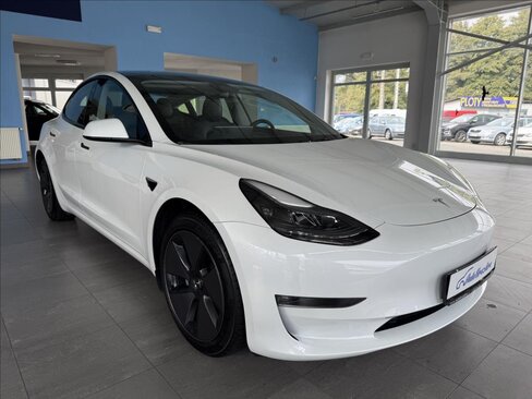 Tesla Model 3 Sedan / Limuzína 0,0 366 kw
