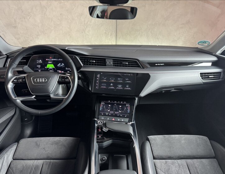 Audi e-tron SUV / Terénní 0,0 300 kw