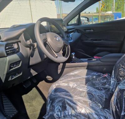 Toyota C-HR 2