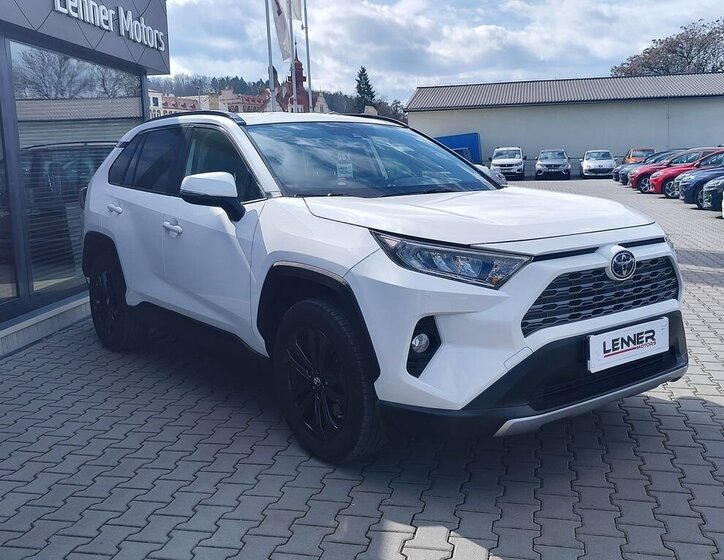 Toyota RAV4 SUV / Terénní 2,0 l 129 kw
