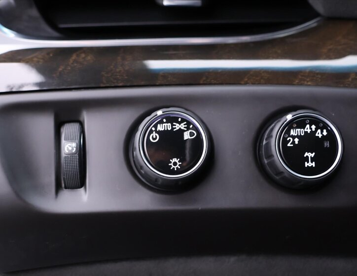 Cadillac Escalade SUV / Terénní 6,2 l 313 kw