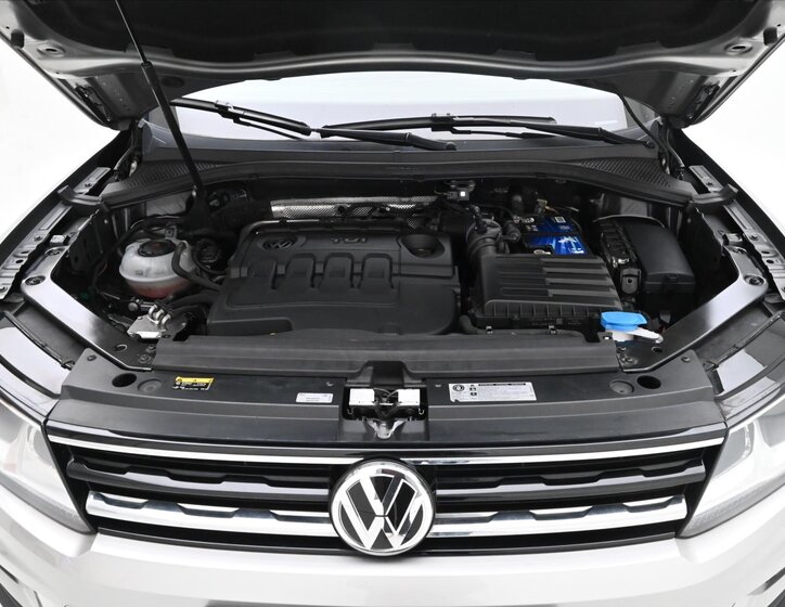 Volkswagen Tiguan 9
