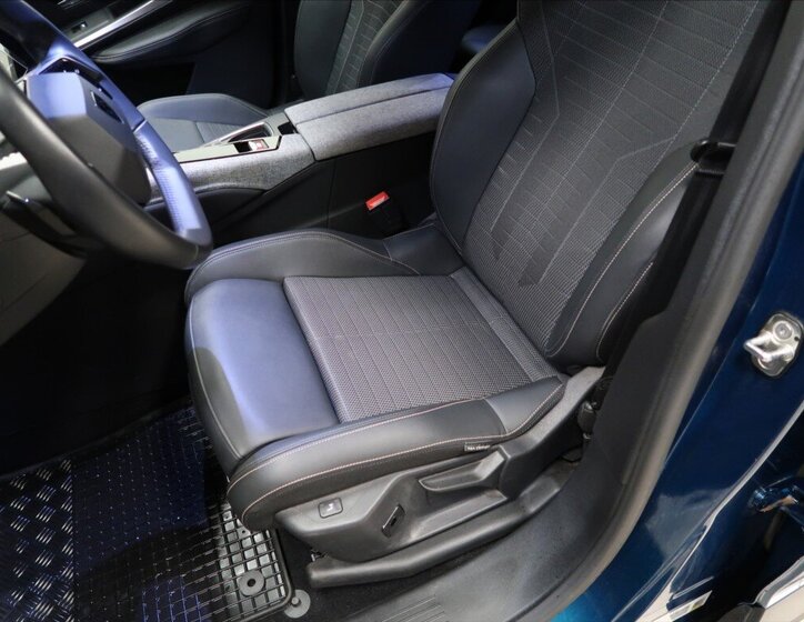 Peugeot 3008 SUV 1,2 l 100 kw