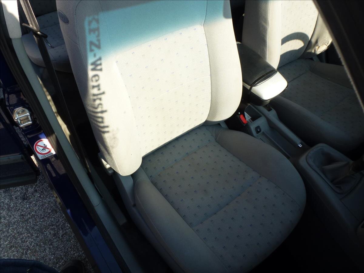 Volkswagen Passat Kombi 1,6 l 74 kw