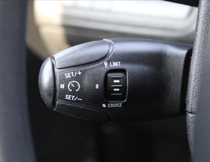 Peugeot 208 Hatchback 1,2 l 60 kw