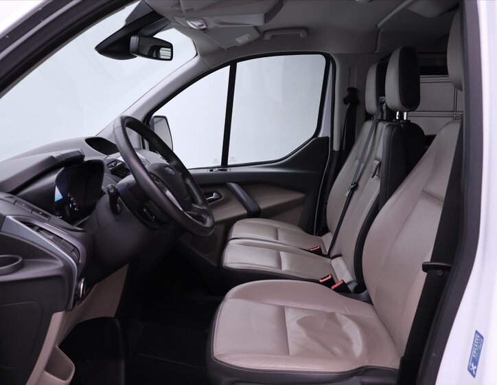 Ford Tourneo Custom Kombi 2,0 l 96 kw