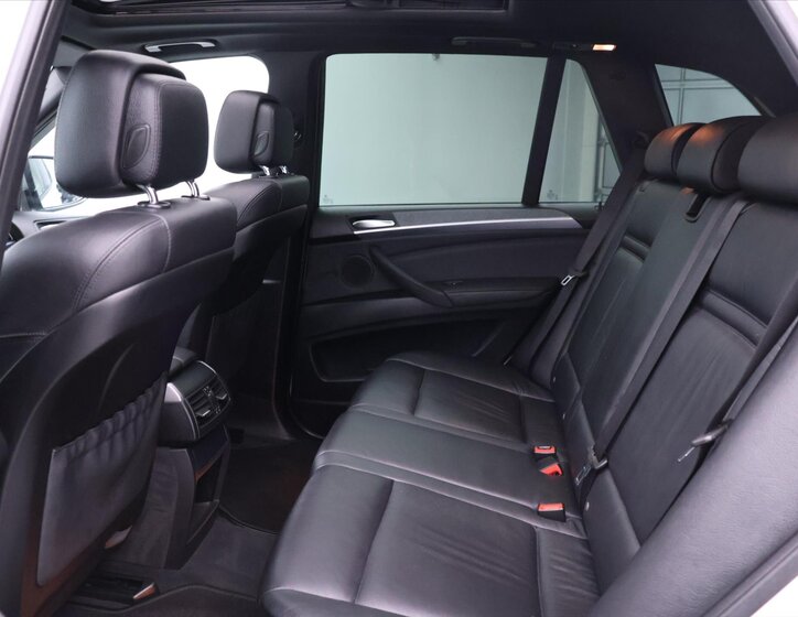 BMW X5 SUV / Terénní 3,0 l 280 kw