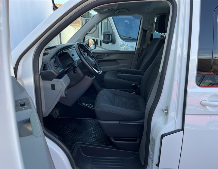 Volkswagen Caravelle 16