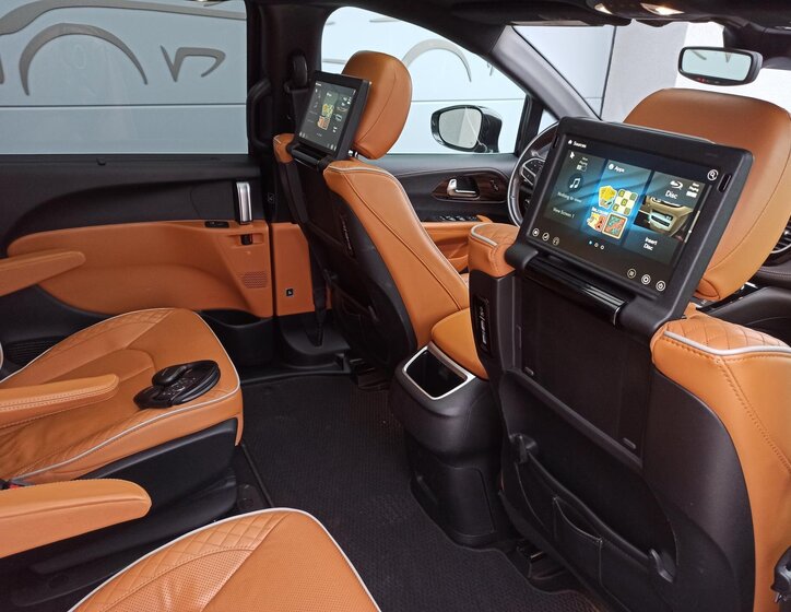 Chrysler Pacifica 17