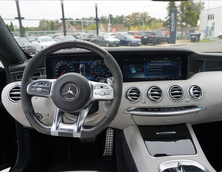 Mercedes-Benz Třídy S Kupé 4,0 l 450 kw