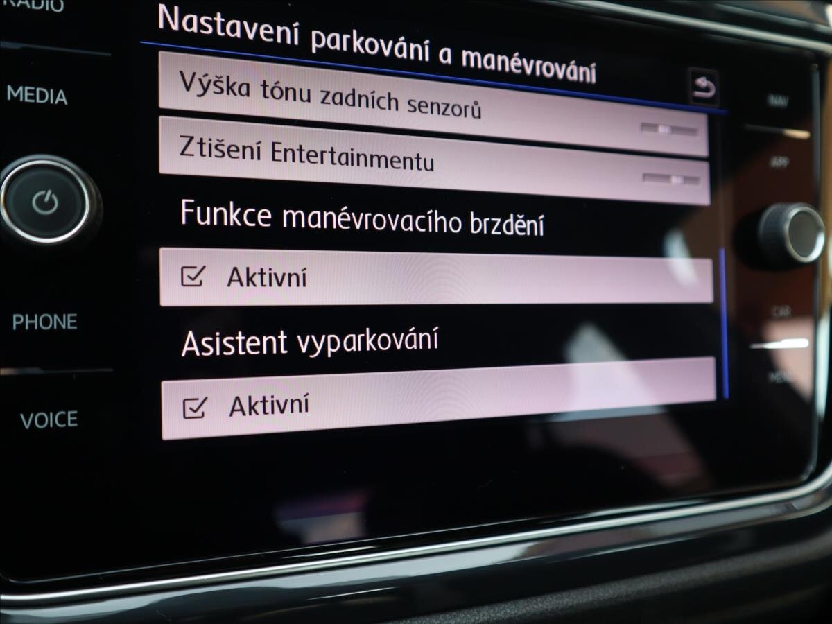 Volkswagen T-Roc CUV 1,5 l 110 kw