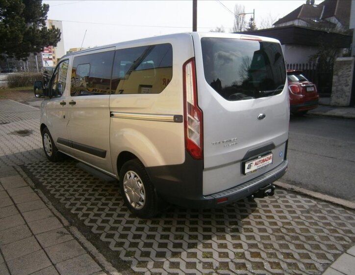Ford Tourneo Custom Kombi 2,0 l 96 kw