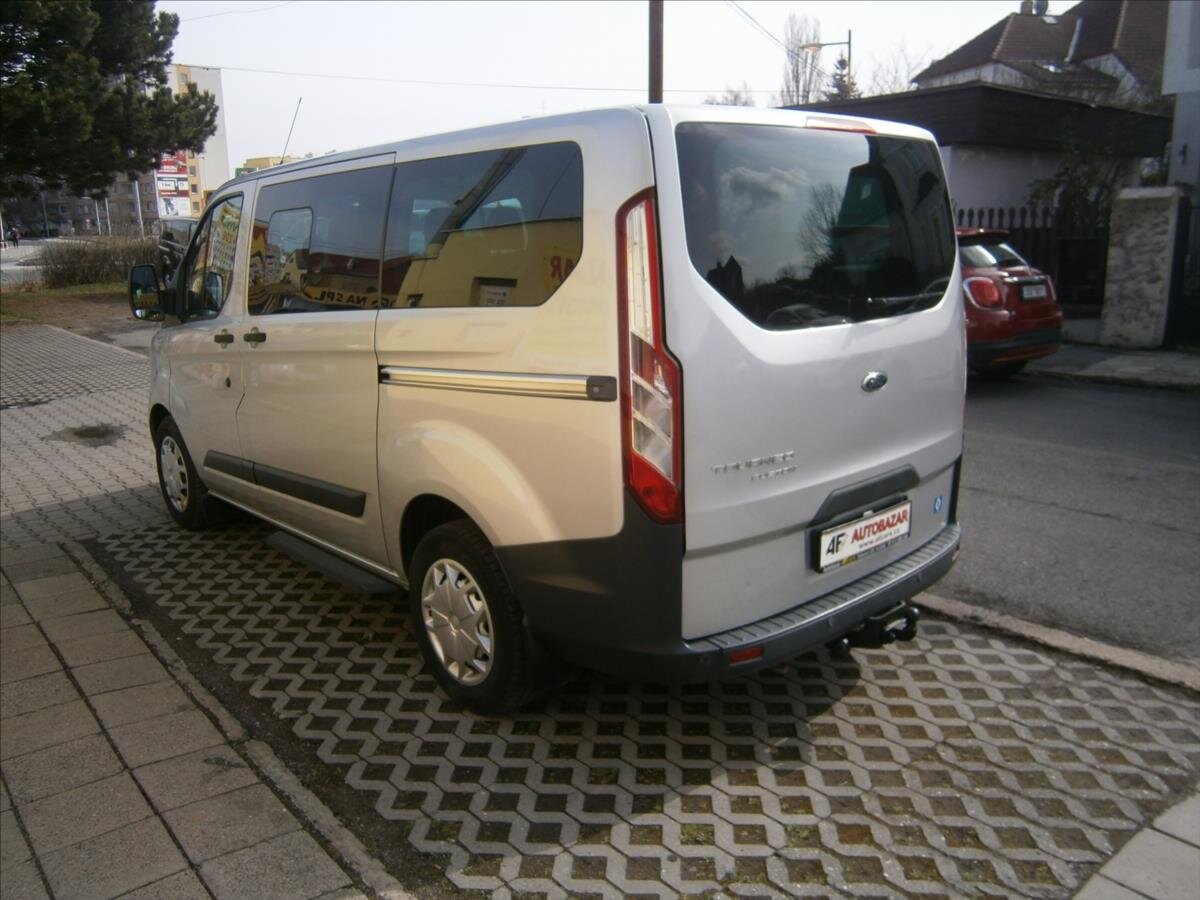 Ford Tourneo Custom Kombi 2,0 l 96 kw