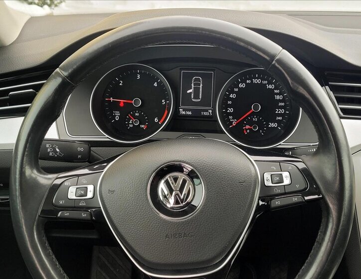 Volkswagen Passat Kombi 1,6 l 88 kw