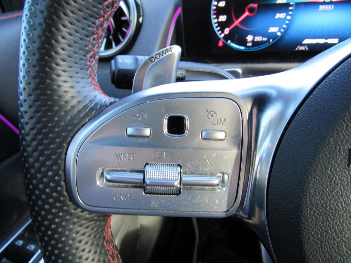 Mercedes-Benz GLB Kombi 2,0 l 225 kw