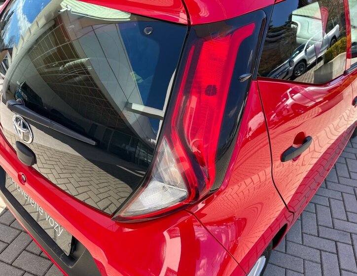 Toyota Aygo Hatchback 998,0 53 kw