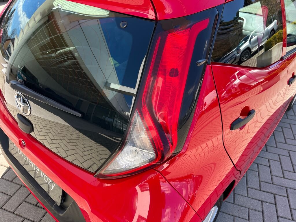 Toyota Aygo Hatchback 998,0 53 kw