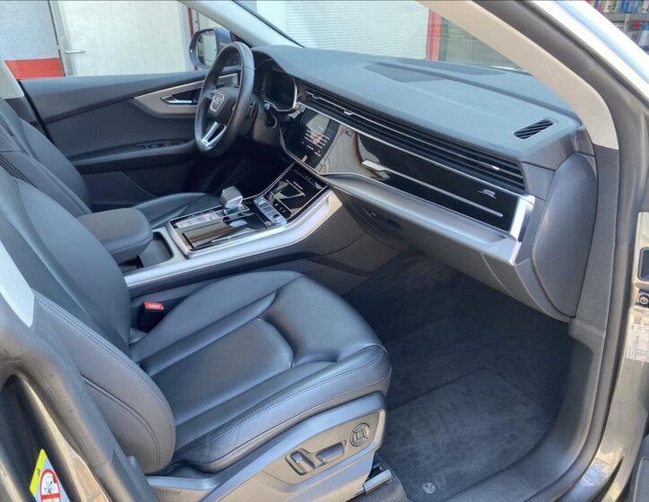 Audi Q8 SUV / Terénní 3,0 l 250 kw