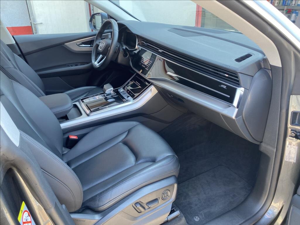 Audi Q8 SUV / Terénní 3,0 l 250 kw