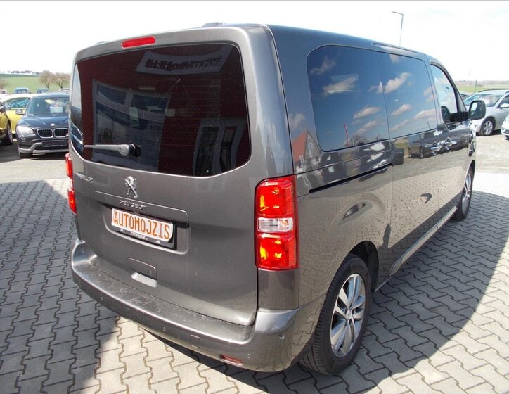 Peugeot Traveller 11