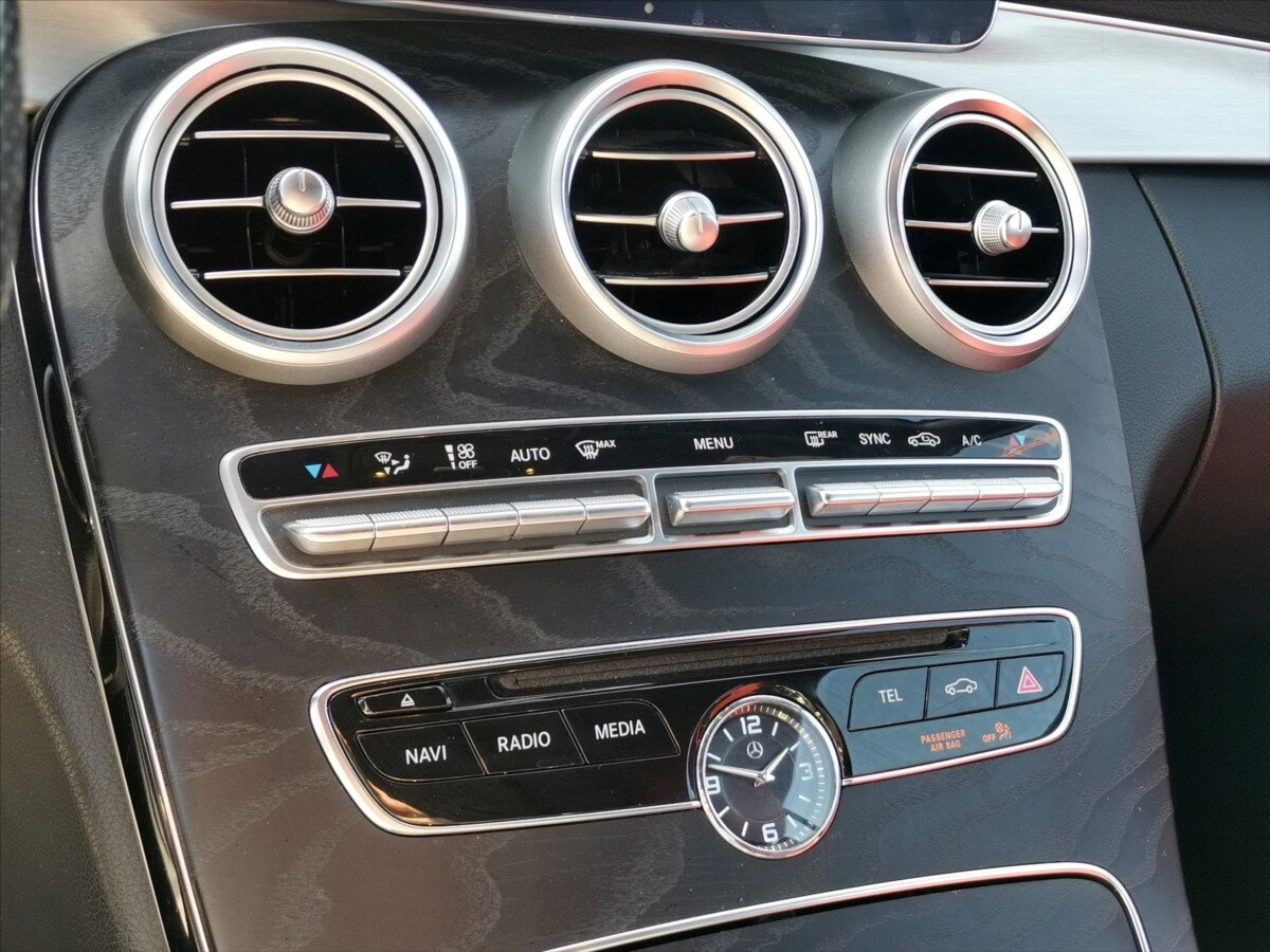 Mercedes-Benz Třídy C Kabriolet 2,0 l 180 kw