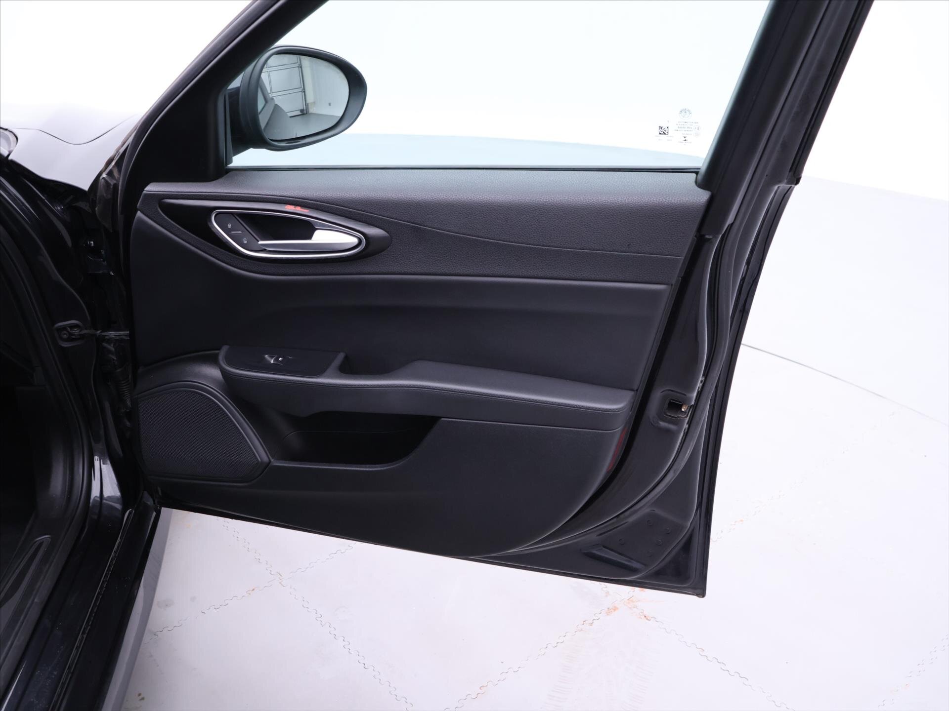 Alfa Romeo Giulia Sedan / Limuzína 2,1 l 110 kw