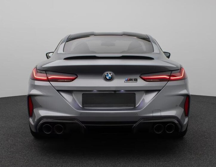 BMW M8 Kupé 4,4 l 460 kw