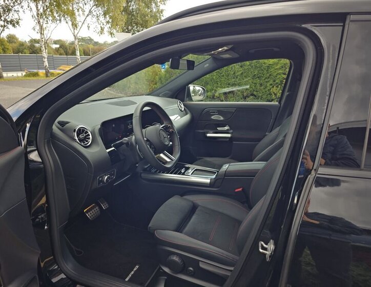 Mercedes-Benz GLA 10