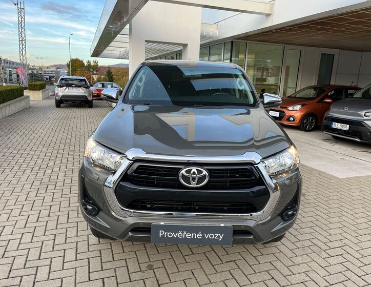 Toyota Hilux 9