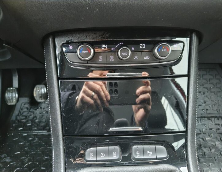 Opel Grandland SUV / Terénní 1,2 l 96 kw